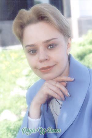 52038 - Elena Age: 33 - Russia