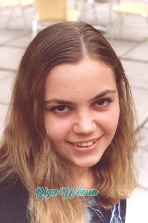 52080 - Elena Age: 33 - Russia