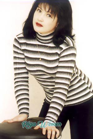 52089 - Valentina Age: 28 - Russia