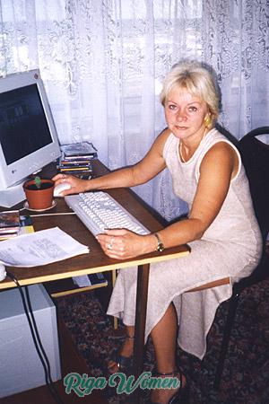 52403 - Larisa Age: 57 - Russia