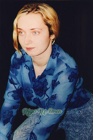 52883 - Svetlana Age: 35 - Russia