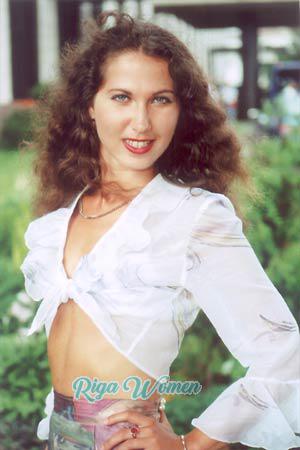 53532 - Elena Age: 34 - Russia