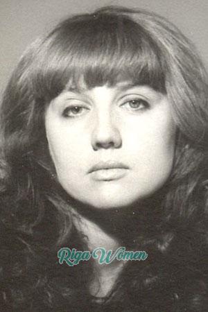62425 - Larisa Age: 42 - Russia