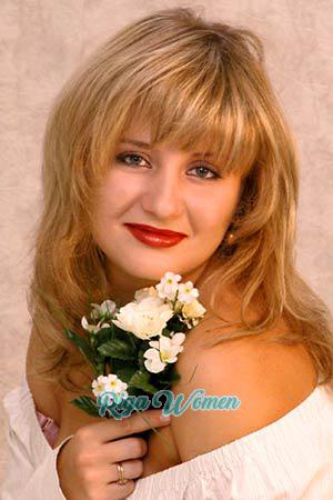 66370 - Larisa Age: 34 - Russia