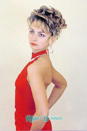 66876 - Larisa Age: 27 - Russia
