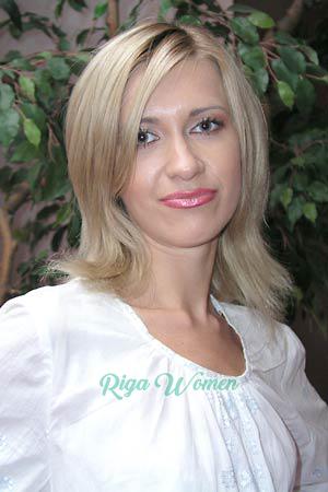 68817 - Elena Age: 27 - Ukraine