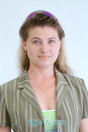 72594 - Larisa Age: 39 - Russia