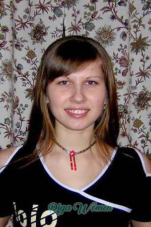 72662 - Elena Age: 30 - Russia