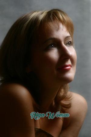 76574 - Diana Age: 37 - Russia