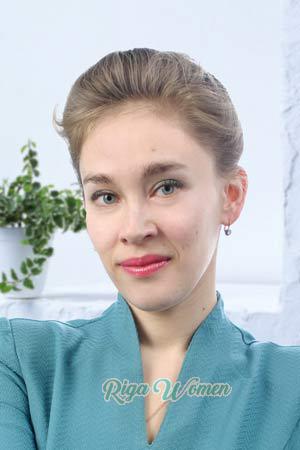 78620 - Svetlana Age: 34 - Russia